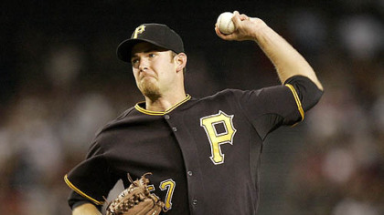 Pirates pitcher Zach Duke delivers a pitch against the Diamondbacks during the first inning of last night's game in Phoenix.