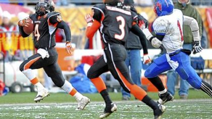 Clairton's Deontae Howard heads down field on a 71-yard touchdown run in the third quarter of the WPIAL A final last season.