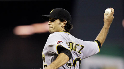 Pirates pitcher Virgil Vasquez throws a pitch against the Astros during the first inning of last night's game.
