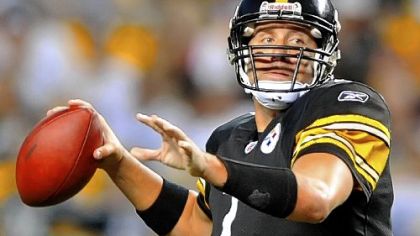 Ben Roethlisberger drops back to pass against the Bills last night at Heinz Field.