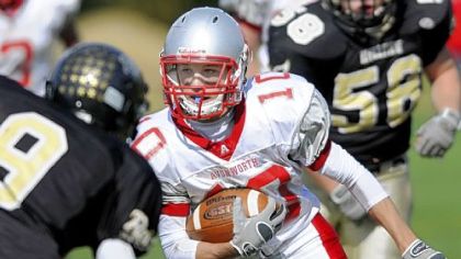 Highlands High School running back Gary Negley looks down field in a game last season against Mars.
