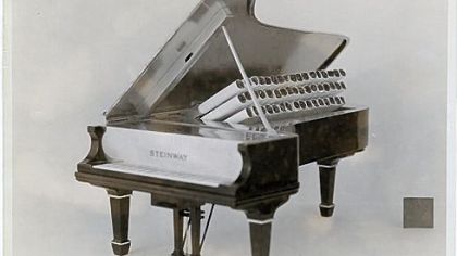 © Cartier Archives
A black enamel cigarette case designed as a miniature of a Steinway & Son "D" concert grand piano, commissioned by Mr. Steinway in 1937.