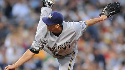 Brewers pitcher Branden Looper delivers against the Pirates.