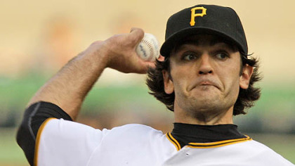 Pirates pitcher Virgil Vasquez throws in the first inning.