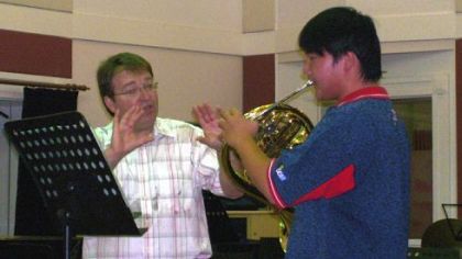 William Caballero, Pittsburgh Symphony Orchestra principal horn, giving advice in a master class with Guan Yue, a horn player student, at the Shanghai Conservatory of Music in May, 2009.