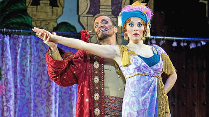 Vivica Genaux as Isabella
and Paolo Pecchioli as the Bey Mustafa in "The Italian Girl in Algiers."