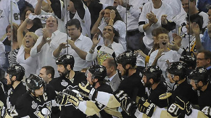 Sidney Crosby high fives his teammates after scoring against  the Red Wings in the second period at the Mellon Arena