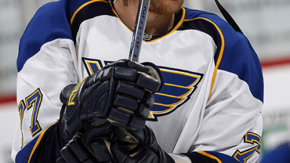 The Penguins signed former Blues defenseman Jay McKee to a one-year deal today.