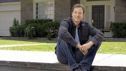 Bob Saget returns to sitcom fatherhood in "Surviving Suburbia," premiering tonight.