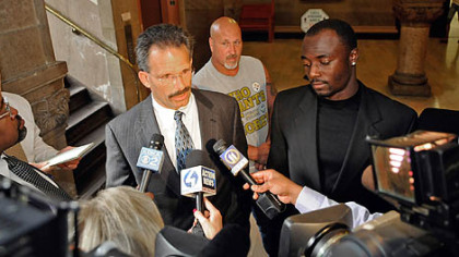 Santonio Holmes faces the media this morning with his attorney, Robert DelGreco. Marijuana charges against Mr. Holmes were dismissed in Allegheny County Common Pleas Court.
