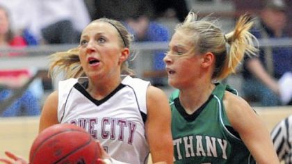Grove City College senior point guard Reann Szelong, left, a Hampton High graduate, drives to the basket against Bethany's Kaitlyn McCormick in a game last week.