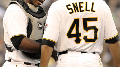 Pirates catcher Robinzon Diaz talks with starter Ian Snell during last night's 5-4 loss to the Indians at PNC Park.