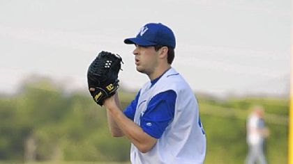 Aaron Crow, pitcher for the independent Fort Worth Cats.