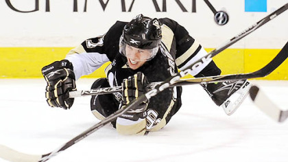Sidney Crosby's stick breaks as he attempts a shot against Panthers goalie Tomas Vokoun in the second period last night in Sunrise, Fla.