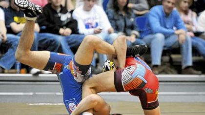 Pennsylvania's Joe Waltko, left, of North Allegheny goes against Tony Ramos from Illinois in the 130-pound bout of the feature match last night at Fitzgerald Field House.