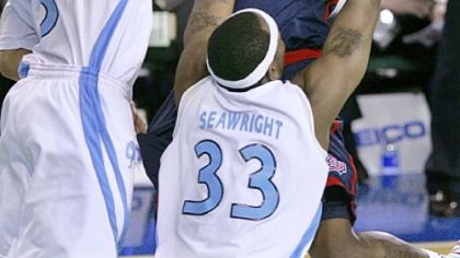 Duquesne's Melquan Bolding shoots against Rhode Island's Marquis Jones and Kahiem Seawright in the first half.