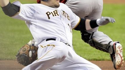 Eric Hinske scores in the fifth inning ahead of the tag of Houston's Ivan Rodriguez.