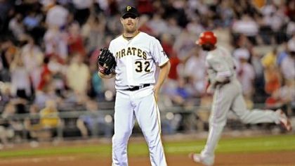 Ryan Howard watches his 10th-inning blast sail out of PNC Park last night.