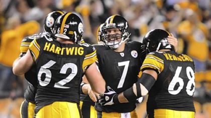 Steelers Ben Roethlisberger celebrates with his teammates after scoring the team's first touchdown against the Titans in the second quarter at Heinz Field last night.