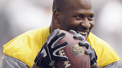 Steelers linebacker James Harrison jokes around and drops back to pass to Hines Ward during minicamp workouts yesterday.