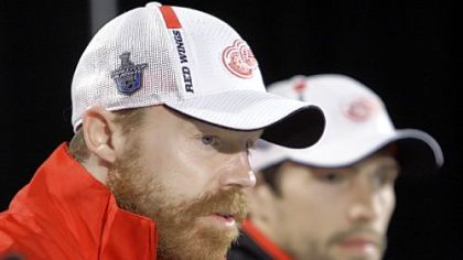 Kris Draper, left, is one of five Red Wings players who could claim their fifth Stanley Cup title tonight. The others are Nicklas Lindstrom, Tomas Holmstrom, Kirk Maltby and Darren McCarty.