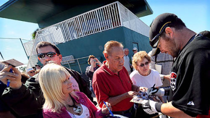 Pirates catcher Ryan Doumit signs autographs for fans at the end of a recent workout at Pirate City in Bradenton, Fla.