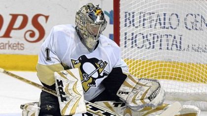 Goaltender John Curry re-signed with the Penguins.