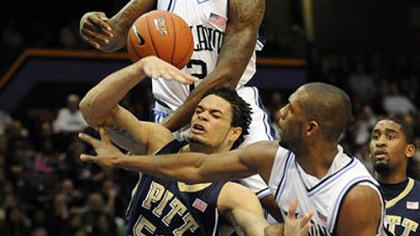 Villanova's Corey Stokes, top, and Dwayne Anderson, right, strip the ball away from Pitt's Gary McGhee during the first half of last night's game in Philadelphia.