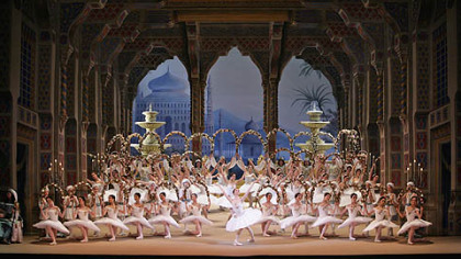 Bolshoi Ballet put on a lavish "Le Corsaire" at the Kennedy Center.