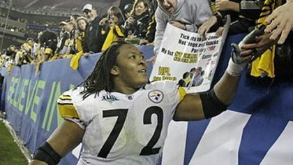 Steelers guard Darnell Stapleton is dealing with a knee injury.