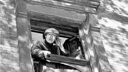 Langley Collyer, the Harlem recluse, makes a public appearance in September 1942, from one of the dingy upper windows of the ramshackle New York brownstone where he and his brother, Homer, lived. He was loudly inviting assistance against "invaders," the clean-up squads sent to tidy up the property.