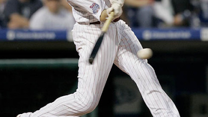 Phillies outfielder Jayson Werth takes a swing during the sixth inning of last night's game.