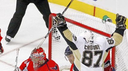 Sidney Crosby celebrates his first-period goal against Capitals goalie Simeon Varlamov.