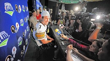 Quarterback Ben Roethlisberger jokes with reporters during the final media day at the University of South Florida in Tampa, Fla.
