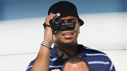 The picture seemed clear when Byron Leftwich, top, and Charlie Batch got off the plane in Tampa last month. But today?