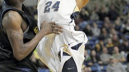 Jermaine Dixon scored his first five points of the season.