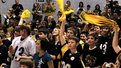 Students at Freedom Middle School welcome Hines Ward.