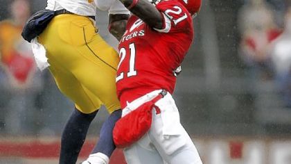 Rutgers' Devin McCourty, right, breaks up a pass intended for West Virginia's Jonathan Scott in the first half yesterday in Piscataway, N.J.