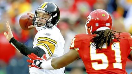 Steelers quarterback Charlie Batch is recovering from a broken wrist.