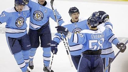 From left, Sidney Crosby, Bill Guerin, Chris Kunitz, Alex Goligoski and Kris Letang celebrate Goligoski's tying goal against the Blue Jackets late in the third period last night in Columbus, Ohio.