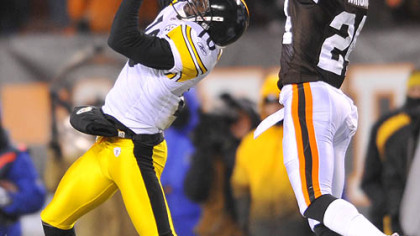 Steelers wide receiver Santonio Holmes catches a pass in front of Browns cornerback Eric Wright in the third quarter of last night's game at Cleveland Browns Stadium.