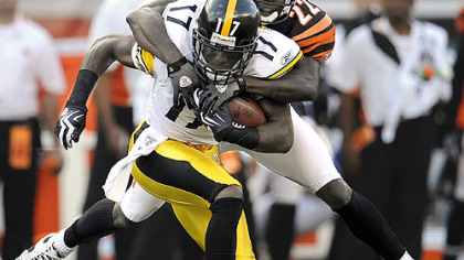 Steelers wide receiver Mike Wallace caught seven passes for 102 yards Sunday in Cincinnati.