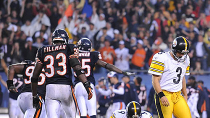 Kicker Jeff Reed hangs his head as he walks off the field after missing his second field goal of the game against the Bears yesterday in Chicago.