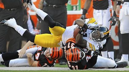 Steelers kick returner Stefan Logan is dragged out of bounds by the Bengals' Roy Williams.