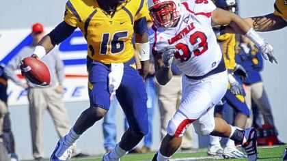 West Virginia quarterback Jarrett Brown threw for 94 yards against Louisville Saturday.