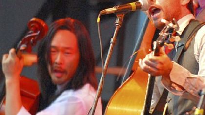 Joe Kwon, left, and Scott Avett of The Avett Brothers, played the 2008 Three Rivers Arts Festival, and this year showed maturity on "I and Love and You."