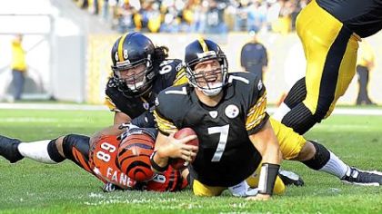 Steelers quarterback Ben Roethlisberger drops back to pass during the first half of yesterday's game.