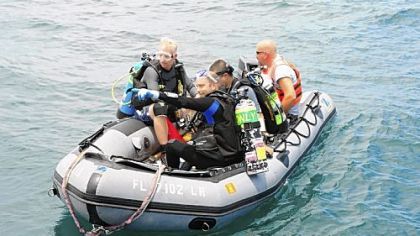 From the summer Mercyhurst trip to the Gulf of Mexico off Florida with James Adovasio and C. Andrew Hemmings, searching for signs of early human activity: Researchers head for a dive site.