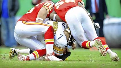 Quarterback Ben Roethlisberger is sacked and takes a knee to the head by the Kansas City Chiefs Derrick Johnson and Andy Studebaker (96)
last Sunday at Arrowhead Stadium.