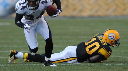 Baltimore defensive back Domonique Foxworth intercepts a pass intended for Steelers wide receiver Santonio Holmes during the Steelers' 23-20 win yesterday at Heinz Field. Foxworth scored a touchdown on the play but it was nullified due to a penalty.